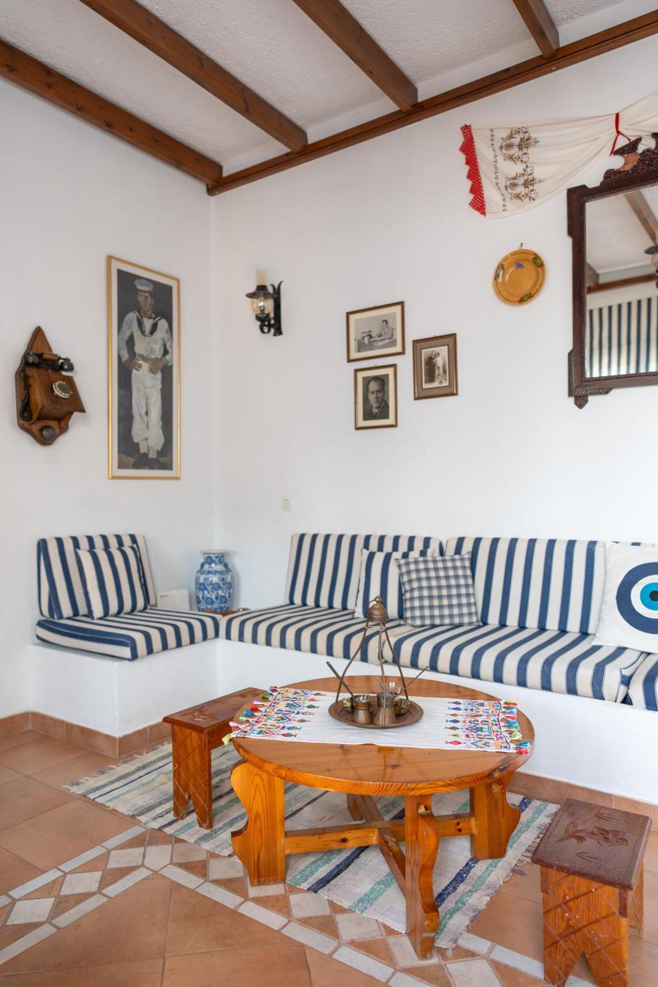 Irene'S House Guest House Lakhania Bagian luar foto